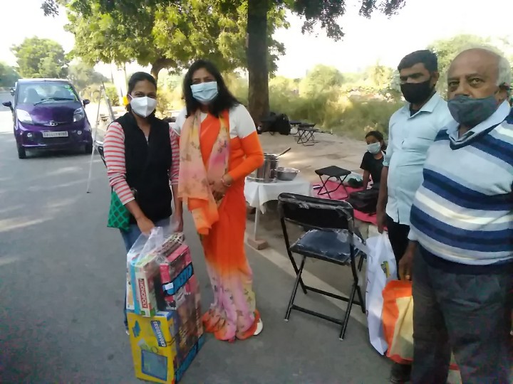 UttIndia's tweet photo. to help kids learn in a better way. 
Today Ms Himara donated a lot of board games. We would also be getting a lot of wooden toys from Chennapatana, Karnataka soon. Your support is solicited.
Sharing today's pix
#UnderTheTree (2/2) https://t.co/BVrrHEVzez