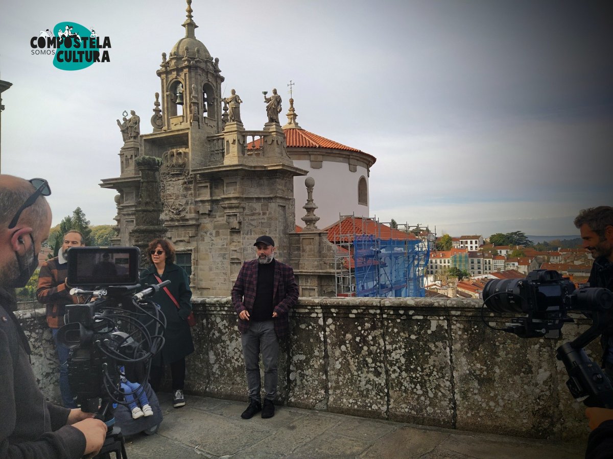 CompostelaSomos's tweet photo. 📸 Algunhas imaxes do #MicroeventoCINE, no roteiro do director Alfonso Zarauza polas localizacións compostelás máis senlleiras do seu filme Encallados.
👉 O sábado lanzamos o vídeo completo do roteiro!
🎁 Seguide retuiteando o 1º vídeo deste microevento para entrar no sorteo! https://t.co/Pd1QJGRhAk