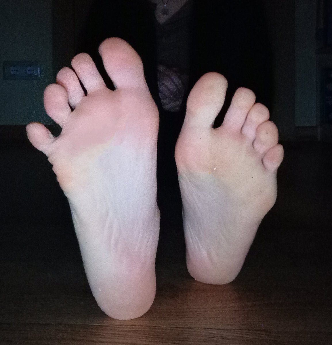 Dora_toes's tweet photo. I'm still alive, lol. Sorry for sooo long break. But I'm here and have some powers to take pics and sell them.
Hope, you are doing great! 💕

| soles | feet | footfetish | https://t.co/LKDpvDOoIP