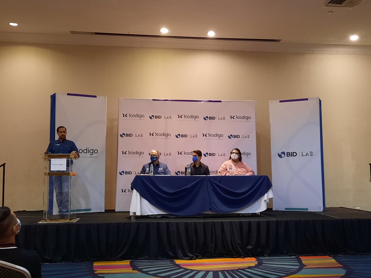 #DePaís El laboratorio de Innovación del <a href="/el_BID/">Banco Interamericano de Desarrollo</a> (BID Lab) y la academia de tecnología creativa <a href="/KODIGOSV/">KODIGO</a>, gradúa a los primeros 48 participantes del programa de capacitación intensiva de desarrollo de software «Kod1ficando para Mejorar Vidas». <a href="/elsalvador/">Diario El Salvador</a>