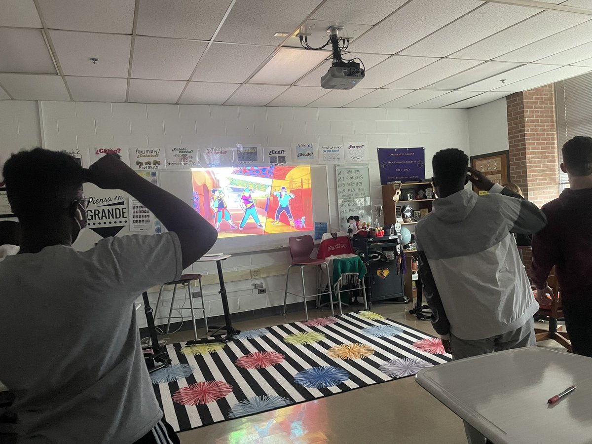 senoraschlegel's tweet photo. Continuing our lead up to #HourOfCode #danceparty using @codeorg by getting up and moving to #justdance featuring @jbalvin’s hit Mi Gente. Tomorrow we will code our own dance music videos! #wcpscodes #CsEdWeek https://t.co/jaCNzAv0QZ