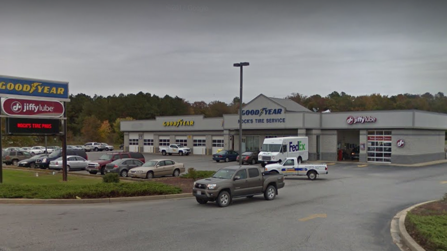 Nocks_Tire's tweet photo. Are your tires bald?Is your car pulling to the right?Have you gone 3,000 miles since your last oil change?Don't know what size tire your vehicle needs?#NocksTirePros #PocomokeCity #Maryland #TirePros    https://t.co/HiC4YHZctf https://t.co/EaNxvhUdHW