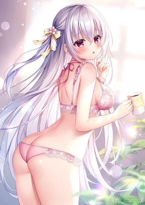 「…おはよ」 #オリジナル #女の子 #白髪 #仕事絵 #銀髪 #下着 https://t.co/4sxu9Bxett 