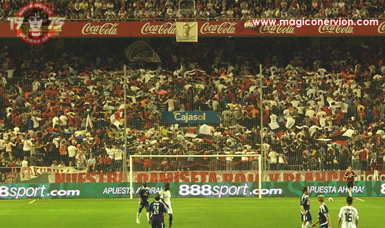 SevillaFanatics's tweet photo. Sevilla - Salzburgo (2008/09)

“Welcome to Sevilla FC Cup” y protesta contra la equipación de UEFA. “¡Nuestra camiseta roja y blanca!” https://t.co/rLbIOxXMP1