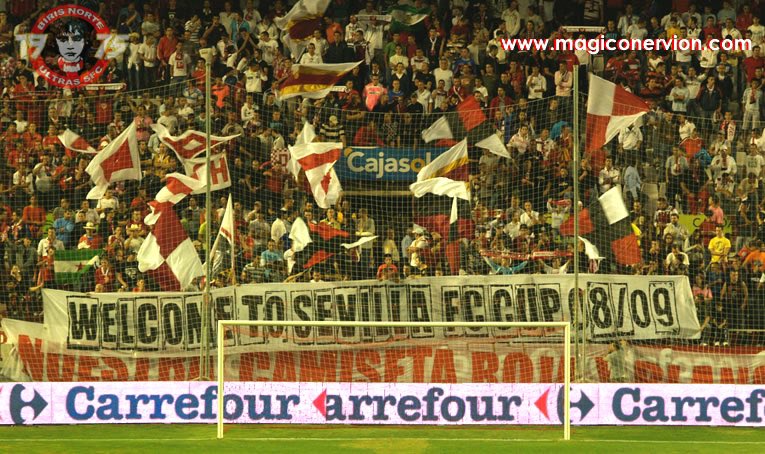 SevillaFanatics's tweet photo. Sevilla - Salzburgo (2008/09)

“Welcome to Sevilla FC Cup” y protesta contra la equipación de UEFA. “¡Nuestra camiseta roja y blanca!” https://t.co/rLbIOxXMP1