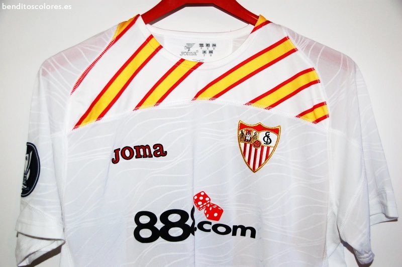 Sevilla - Salzburgo (2008/09)

“Welcome to Sevilla FC Cup” y protesta contra la equipación de UEFA. “¡Nuestra camiseta roja y blanca!”