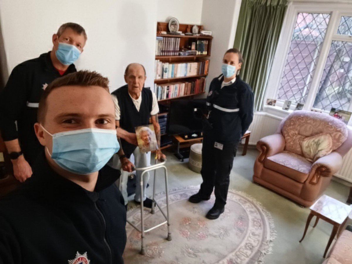 WarrFS's tweet photo. Today white watch paid a visit to a retired firefighter who recently celebrated his 100th birthday! 🎉 He was a firefighter after serving in the navy in WW2 https://t.co/bqt9DYP1Oa