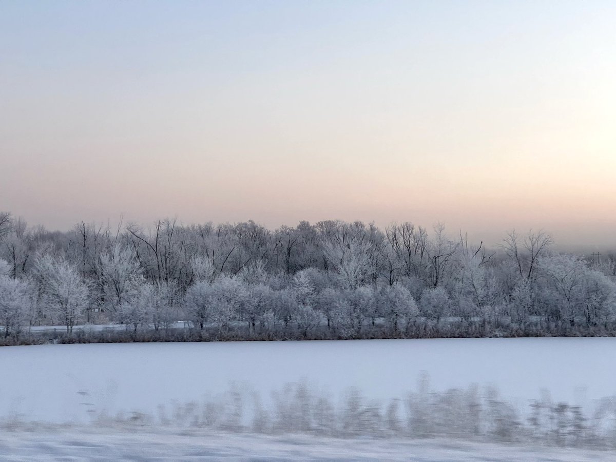 RT @themattphelps: Beautiful winter morning in Minnesota #mnwx #winter #weather https://t.co/X9ZK4ZywOb