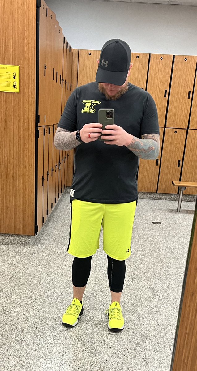 RyanTerrana's tweet photo. You can make an excuse as to why you didnβt get to the gym or you can just get there. This combo is π₯π₯@ProjectRock @UnderArmour #UAallDay #4amGymClub @Chris_Stockwell https://t.co/IJJhZnCkLB