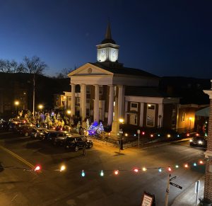 BotetourtChambr's tweet photo. Thank you @FincastleHerald for sharing the news about the @fbvirginia Tinsel Trail!
https://t.co/cRbHOqWVJG https://t.co/c2LnIBbEyr