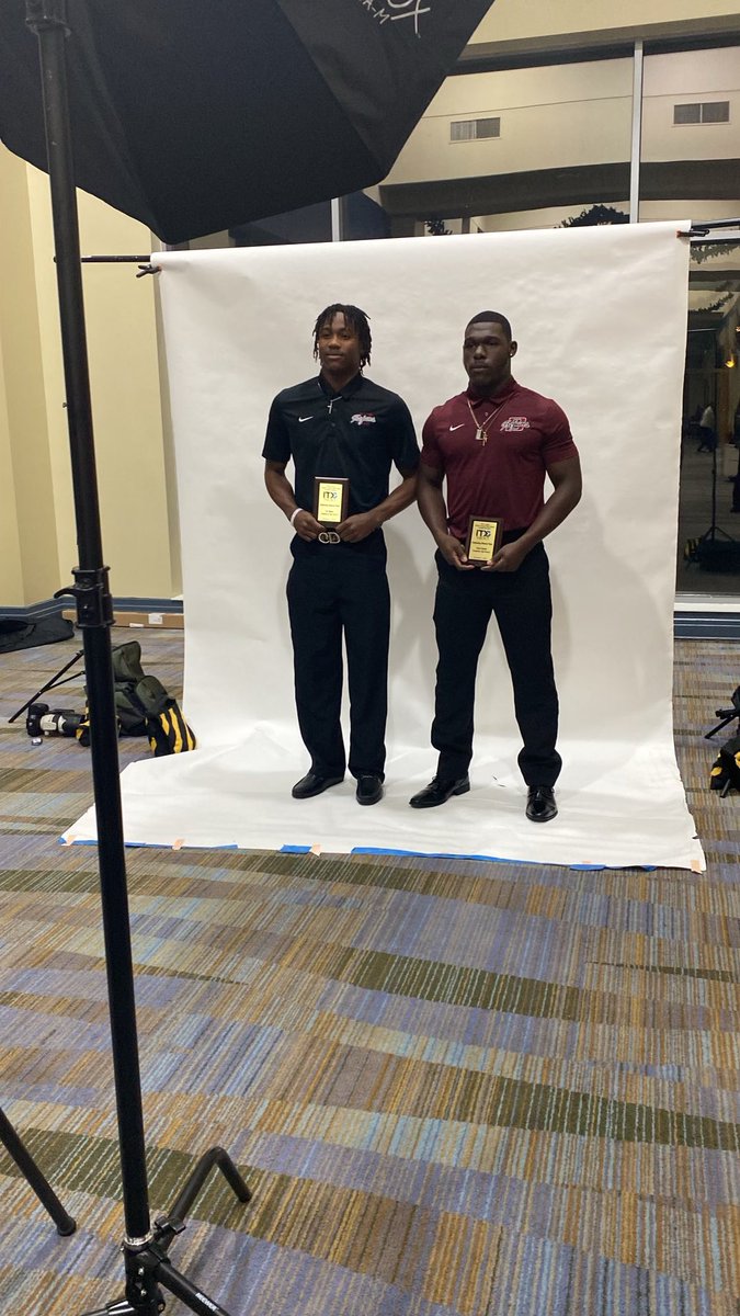 Kam_Davis24's tweet photo. Very THANKFUL to be NAMED and RECOGNIZED as the offensive player of the year by @itgnext. @harrison2121 @ChadSimmons_ @Mansell247 @247Sports @CoachNelsonFB @DoughertyHigh @DemetricDWarren https://t.co/boCdpHJFEr
