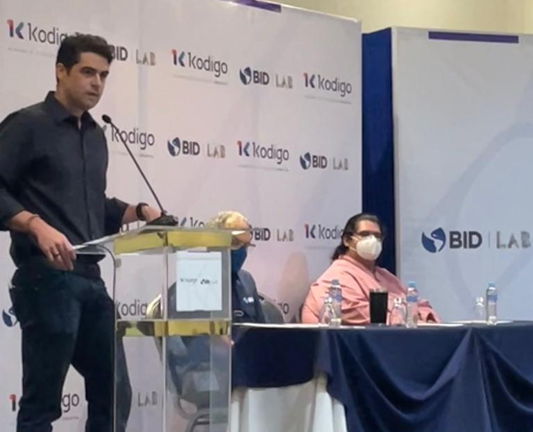 #Apoyo “Estamos trabajando con un esquema que tiene múltiples beneficios para los jóvenes, pero también para la industria, pues se forman talentos en las áreas que esta requiere, permitiendo así que el rubro crezca” <a href="/fgk_sv/">fgk_sv</a> <a href="/KODIGOSV/">KODIGO</a> <a href="/el_BID/">Banco Interamericano de Desarrollo</a>