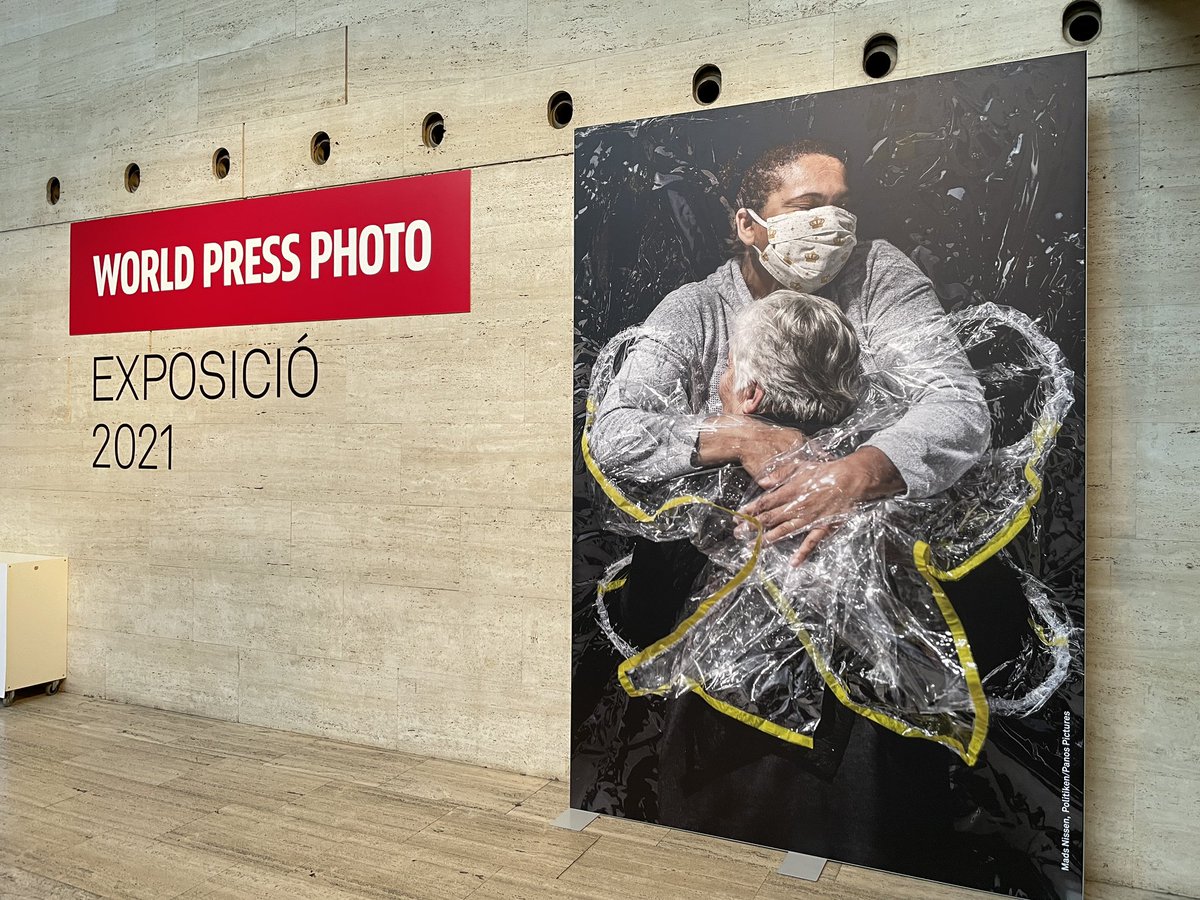 sergi_tost's tweet photo. Visita a l’exposició de @WorldPressPhoto de Barcelona. Diferents realitats amb una història propia vistes a través d’una imatge. Gràcies a @PhotographicSV https://t.co/IepNAPqd6M