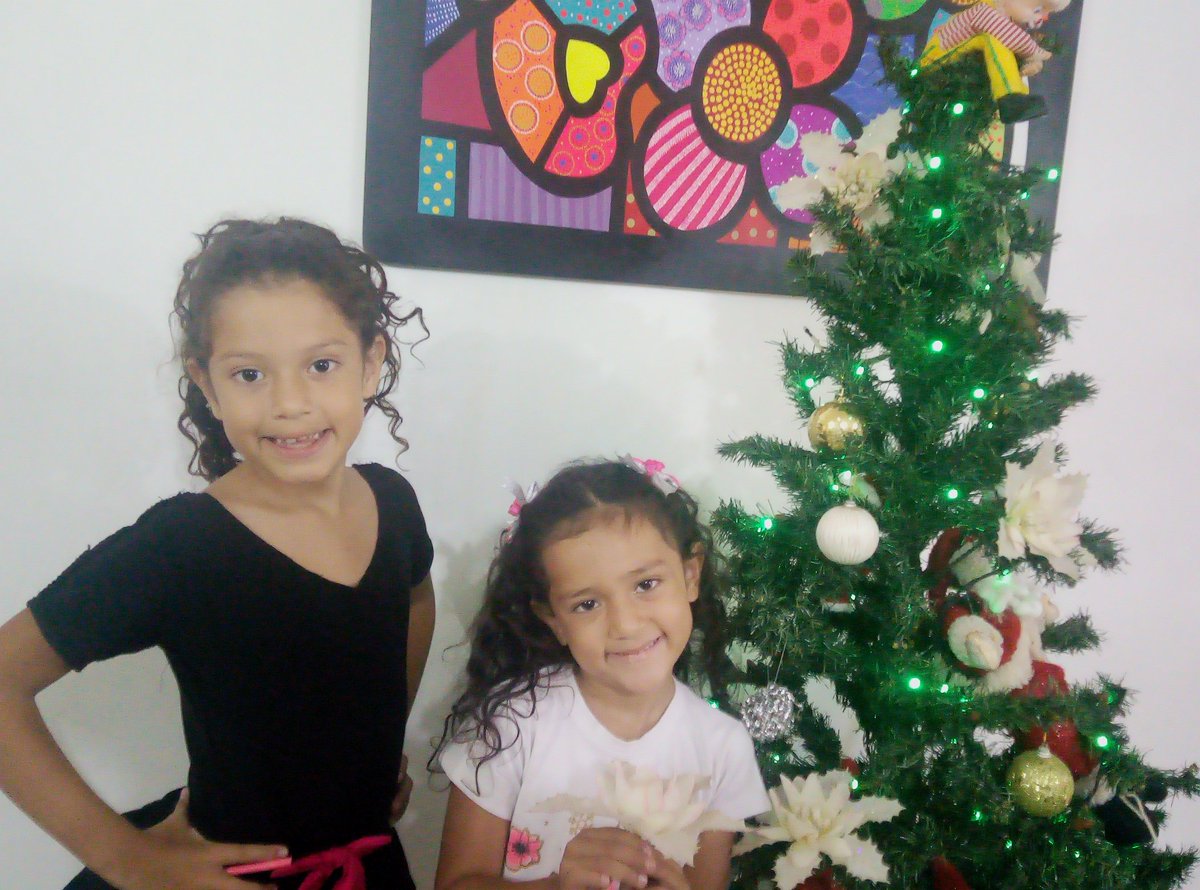 donvale1441's tweet photo. #8dic Hermosas las princesas👸🏻❤️

#Navidad2021
#FelizMiercoles
#TBThursday https://t.co/WAKdmI2A3A