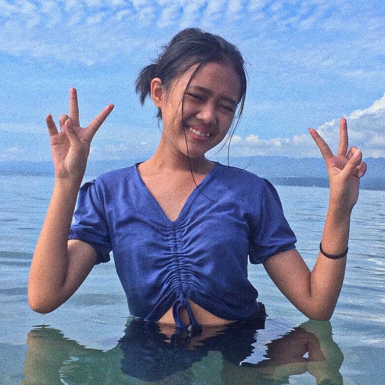 nicolieffic's tweet photo. happy sweet sixteenth, best girl @nicolelaeno ! you’re sweeter than sixteen.

#NicoleLaenoSelcaDay 
#CEGadmin 
#OurGemNicoleDay https://t.co/v1kOwiDv2K