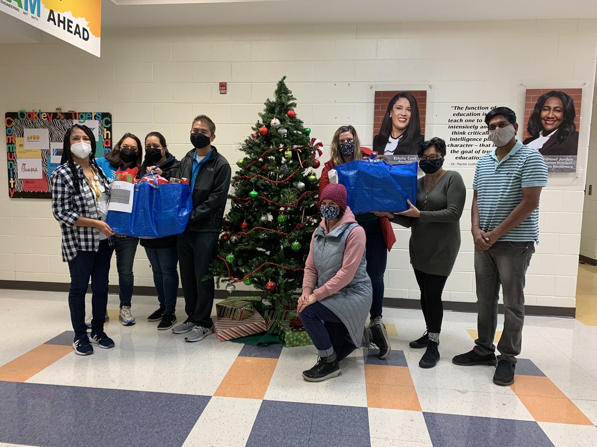 HUGE thanks to @VMware for taking care of Christmas for ALL of our @OakleyTigers homeless families in a BIG BIG way! Our School Social Worker Ms. Hernandez brought a great partner to us! #Winning #Blessed #weloveourpartners @FultonCoSchools