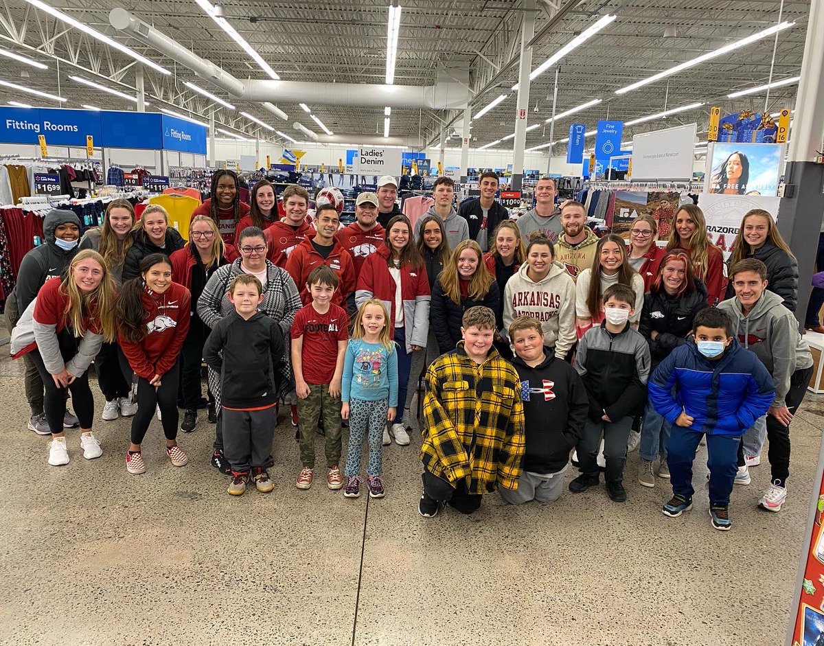 RazorbackSADev's tweet photo. Shop with the Razorbacks 2021 🎁🐗🎉 

All 15 teams participated in donating over $1,700 to escort local elementary school students around Walmart to shop for holiday gifts!

#ServeAsOneRazorback https://t.co/83JJnhqWYa