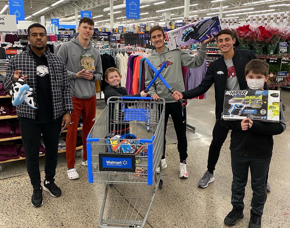 RazorbackSADev's tweet photo. Shop with the Razorbacks 2021 🎁🐗🎉 

All 15 teams participated in donating over $1,700 to escort local elementary school students around Walmart to shop for holiday gifts!

#ServeAsOneRazorback https://t.co/83JJnhqWYa