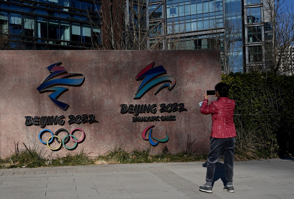 ajplus's tweet photo. The UK and Australia will join the U.S. in a diplomatic boycott of the Beijing Winter Olympics over Chinese human rights abuses.

Activists are calling on countries to boycott the 2022 Games because of China’s crackdowns on protests in Hong Kong and abuses of Uyghur Muslims. https://t.co/wTEnFmmOtI