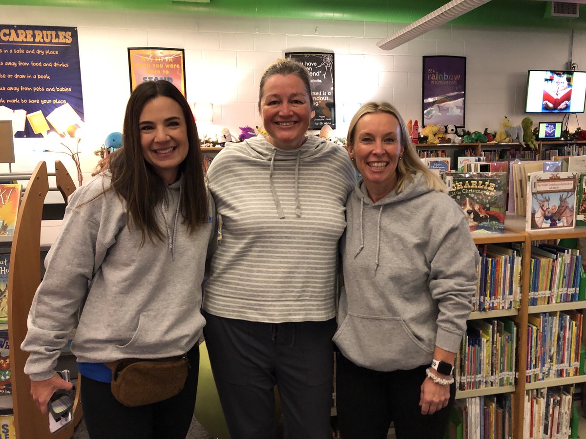 WSDinfo's tweet photo. Out delivering books today with Tiger Docks, who has generously donated books so that every 3rd & 4th grade teacher can gift a book to each of their students this holiday! #WSDcommunity https://t.co/duXdanopM2