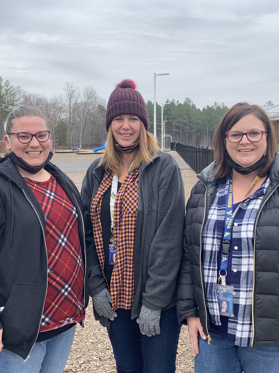 MrsAscrazyclass's tweet photo. Repping our plaid for #plaidday @OldHundredES https://t.co/M9O3TEitKp