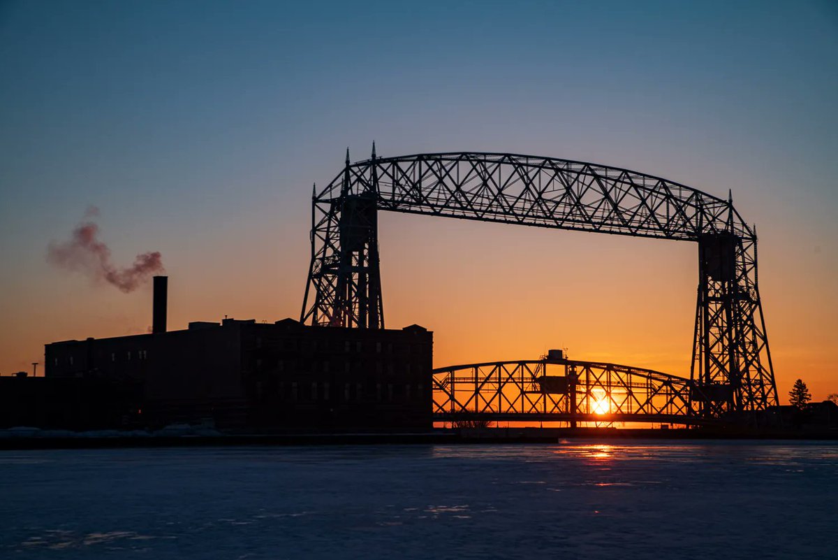 CurskiPics's tweet photo. My Favorite Landscape Pictures of 2021

The Aerial Lift Bridge in Duluth at sunrise on a cold day.  

#aerialliftbridge #duluth #minnesota #sunrise #cold #belowzero #colors #nature #smoke  #landscape #favoritesof2021 #pentax https://t.co/lePYeMppLo