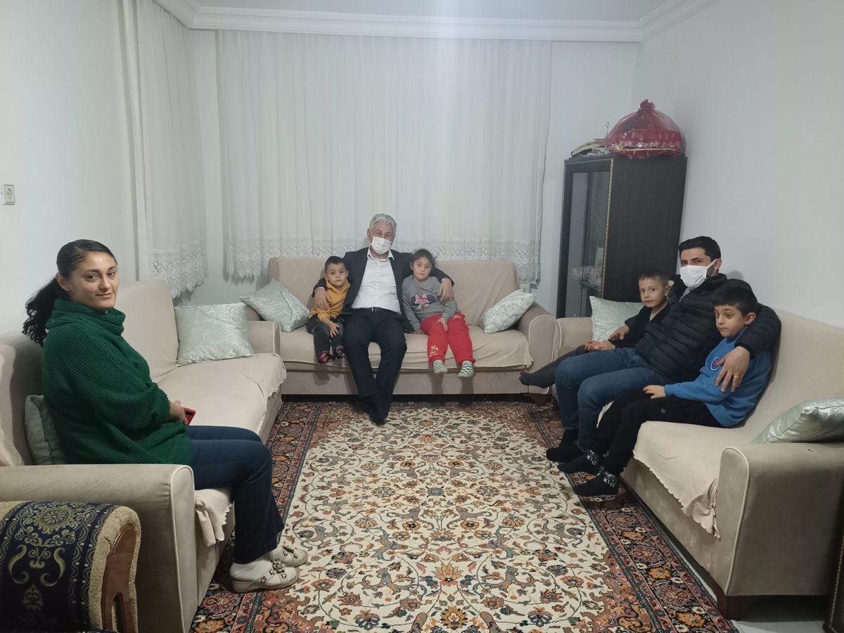 Belediye Başkanımız Sayın Memiş Çelik, AK Parti İlçe Başkanı Sayın Erkan Seyhan ve AK Parti Şereflikoçhisar İlçe Kadın Kolları Başkanı Sayın Aysun Pekmezci ilçemizde ikamet eden özel gereksinim sahibi hemşehrilerimizi ziyaret ederek istek ve önerilerini dinlediler.