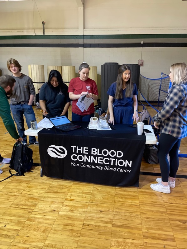 NTH_STEM's tweet photo. HOSA host The Blood Connection for our biannual blood drive. HOSA members (including NHHS STEM Biotech students) set up, did patient intake and after-care of donors. Over 65 people donated including community members, faculty/staff, and students. @Hall_Schools @NorthHallHigh https://t.co/OApmMOAu0l