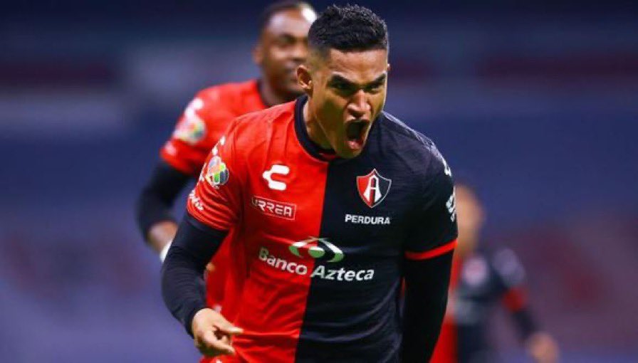 PeruvianHeroes's tweet photo. Despite being criticized for defensive errors with the Peru national team this year, no one can’t deny that Anderson Santamaria is going through a great season with Atlas to a point where the club has a chance to win a trophy in the Liga MX Apertura final

🇵🇪 🇲🇽 https://t.co/EmEGBan8KI