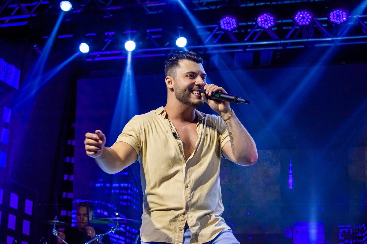 centraldohuff's tweet photo. Um pouquinho do que rolou ontem em Unaí - MG 💙
.
Ph: @diogenesricartes
#murilohuff #centraldohuff #artinvox https://t.co/7afX6K2RWA