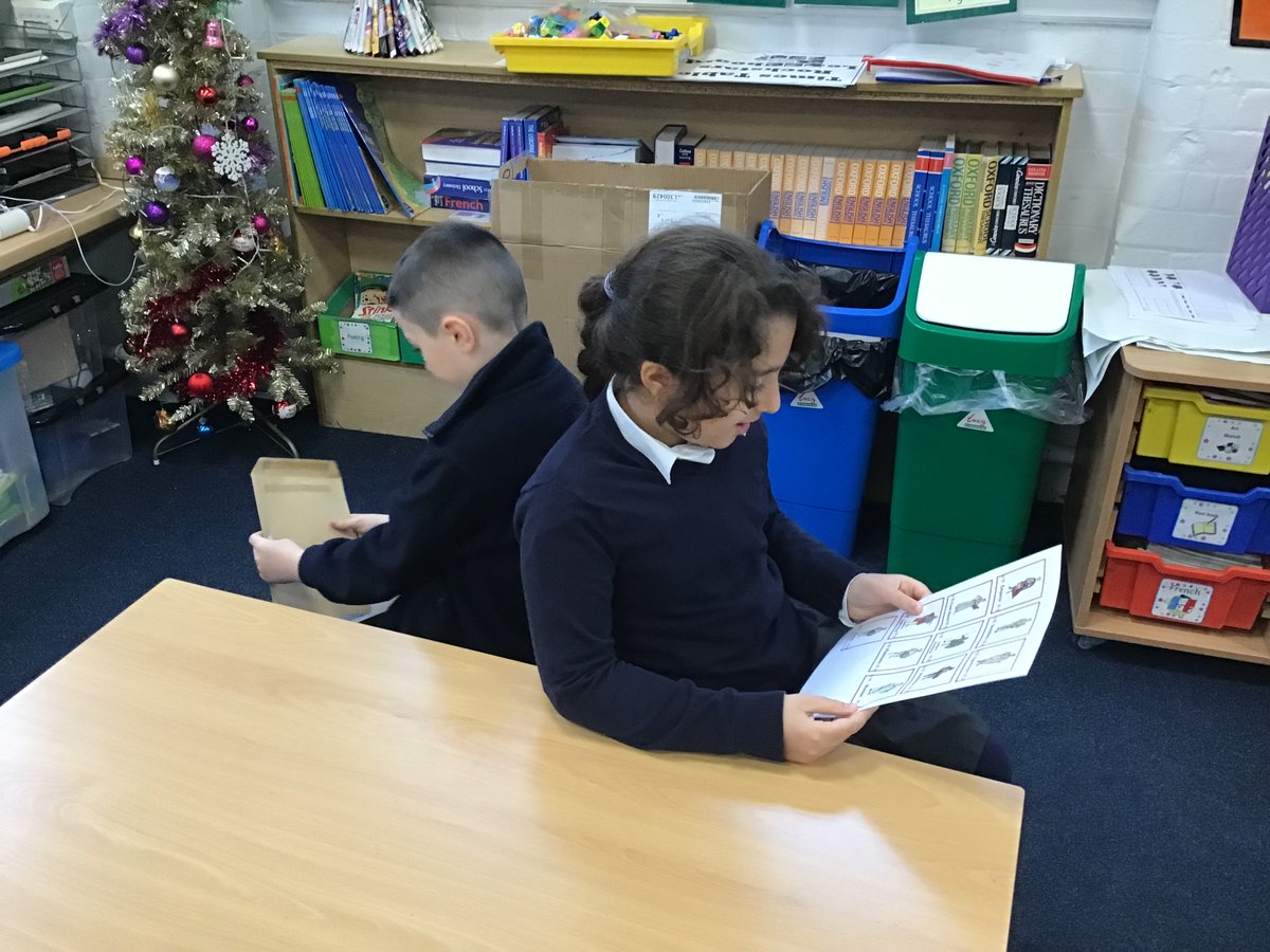 InglehurstJun's tweet photo. Year 4 used their oracy skills to learn about Roman Clothing in History. They asked each other questions and discussed which people they thought were the most important in society and why! #IJSYear4 https://t.co/SEKP0ZTuge