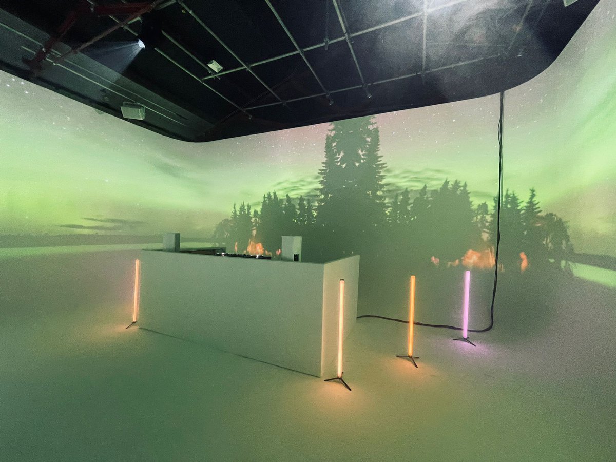 PFevents's tweet photo. Christmas do for a client @parkvillagestudios. We love working with the team here and we really do pull off some amazing events! #christmasparty #parkvillagestudios #eventprofs #itsapfjob #videomapping #projectionist #flyinghigh https://t.co/xC1KX2Vf57