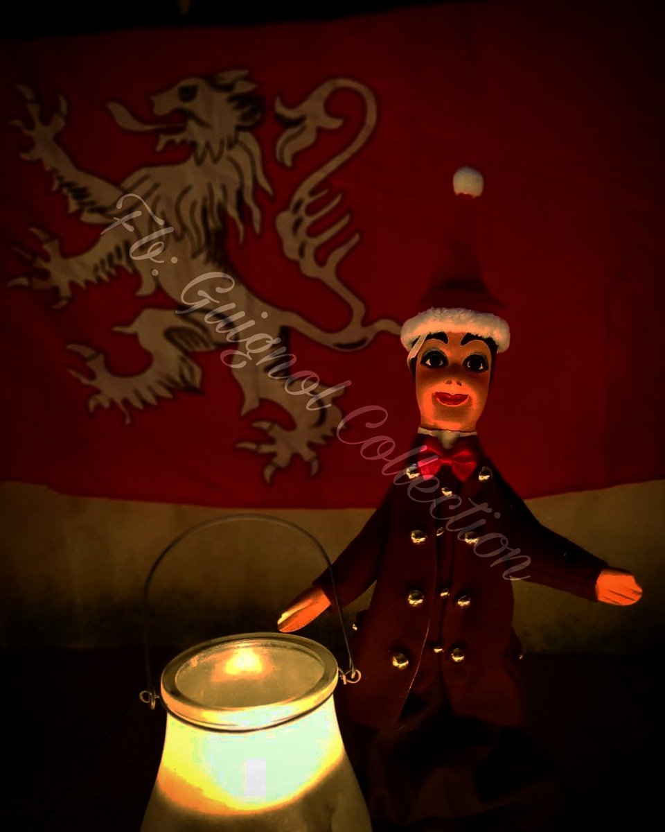 GuignolCollect1's tweet photo. Et quand la nuit tomba, Lugdunum s'illumina .
Très bon 8 décembre à vous tous les gones et fenottes! 
Ne jamais oublier notre histoire,nos traditions.
Historique atypique, Avé Lugdunum ! 🕯️
@OnlyLyon @OnlyLyonTourism @villedelyon @ONLYLYON_Amb
#lyon
#8decembre 
#FeteDesLumieres https://t.co/rLrbyxom0v