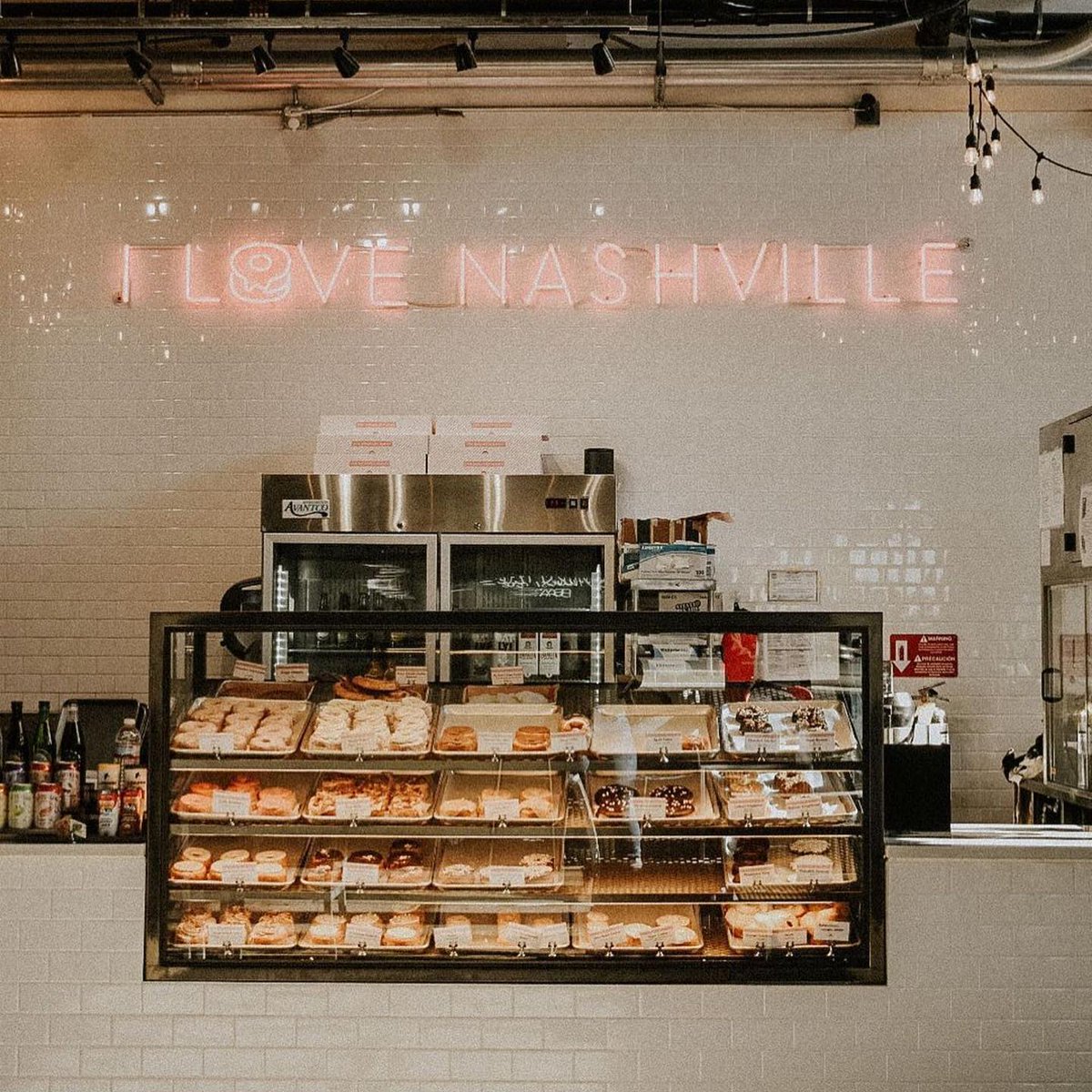 visitmusiccity's tweet image. Bake this H🍩liday season even sweeter. Chocolate, ice cream, candy, donuts, cupcakes, and pastries can be found throughout Music City. visitmusiccity.com/dessert

📸: Instagram / @Five_Daughters