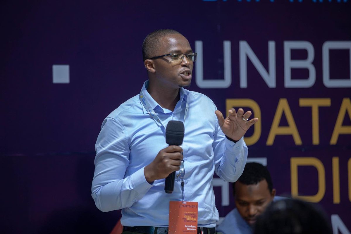 Tanzania_RA's tweet photo. Our super hero of today at the #DataTamasha2021 @dLabTz presenting in a session: Securing urban resilience through open data, tools and digital skills of the youth. The universities were very well represented by @UdsmOfficial @SokoineU #ARU &amp; @StateSuza 

Photo by @KassanoGodfrey https://t.co/Kh48jP9078