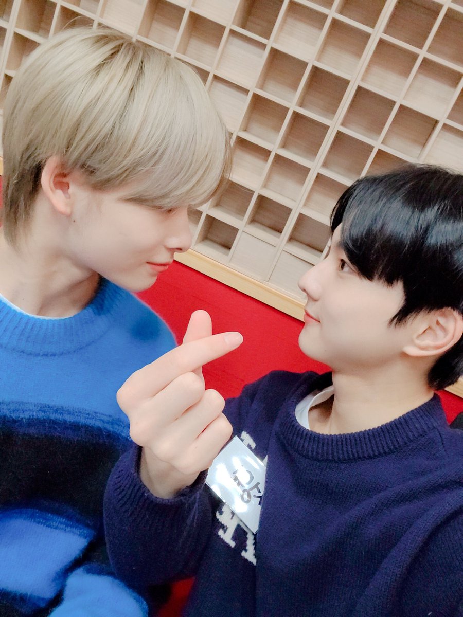 NI_KIFMS's tweet photo. wonki’s iconic pose is back 😭

16 COSMOS FOR NI-KI 
#LegendaRiKiSweet16
#운명을_타고난_주인공_NI_KI_생일
#祝16歳NI_KIくんが幸せでありますように @ENHYPEN_members https://t.co/IrF10HiPeJ