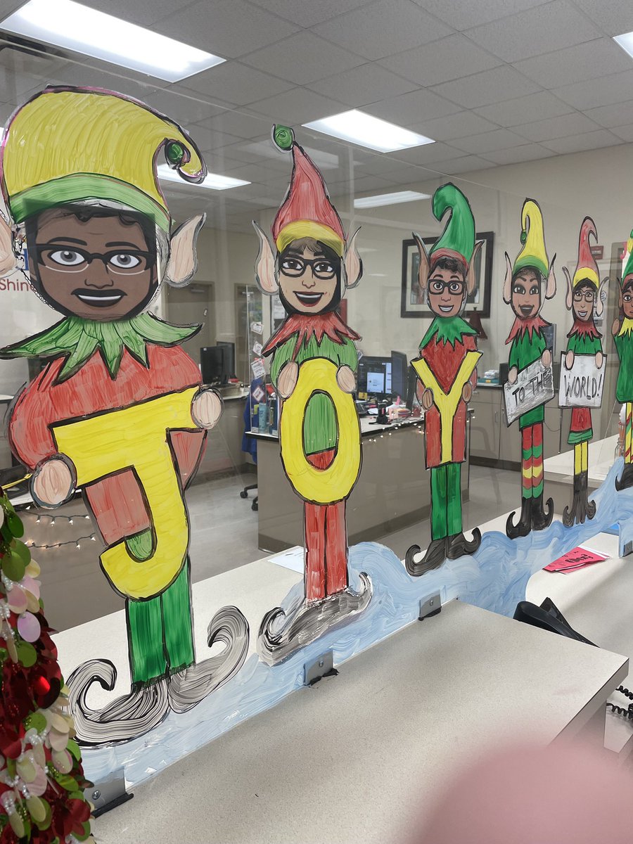 mcooper313's tweet photo. A little Art fun @Houston_AISD in the front office. Spreading Holiday cheer! Merry Christmas🎄🎄🎄 #aldineart @doccbstewart @NoTeacherLikeMe @GeekSquad5000 @ms_nholmes @YSalinas2 @JudyBermudez3 https://t.co/xoOMIYSAfw
