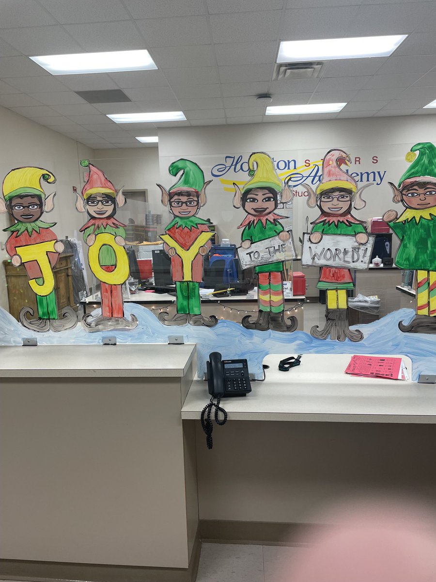 mcooper313's tweet photo. A little Art fun @Houston_AISD in the front office. Spreading Holiday cheer! Merry Christmas🎄🎄🎄 #aldineart @doccbstewart @NoTeacherLikeMe @GeekSquad5000 @ms_nholmes @YSalinas2 @JudyBermudez3 https://t.co/xoOMIYSAfw