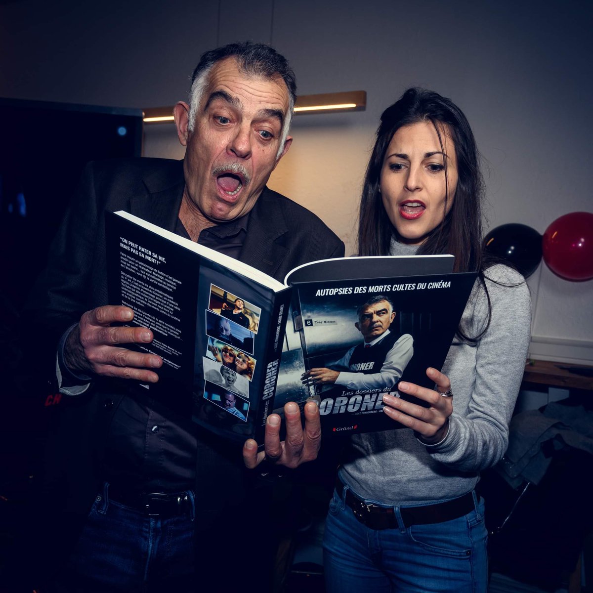 AlunniSegolene's tweet photo. J’ai tapé la pose avec le Coroner @stefan_godin à l’occasion de la sortie d’un livre dédié à la chaîne @ChronikFiction 🤩 Magnifique ouvrage qui décortique les coulisses et l’élaboration du projet du Coroner en librairie demain 😇
#lecoroner #chronikfiction https://t.co/qL2VpjbT5W