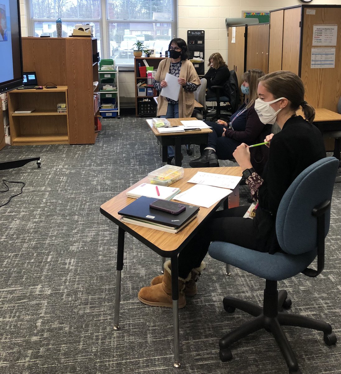 Running Records Pathways Training at the Grove. ❤️ our new Kinder Teachers!! #Hildaisourrrqueen <a href="/ForestGroveES/">Forest Grove ES</a> <a href="/FGESWrightRead/">Kimberly Wright</a> <a href="/missbethbleutge/">Mrs. Lambert</a> <a href="/PathwaysLCPS/">LCPS Pathways</a> #bettertogether