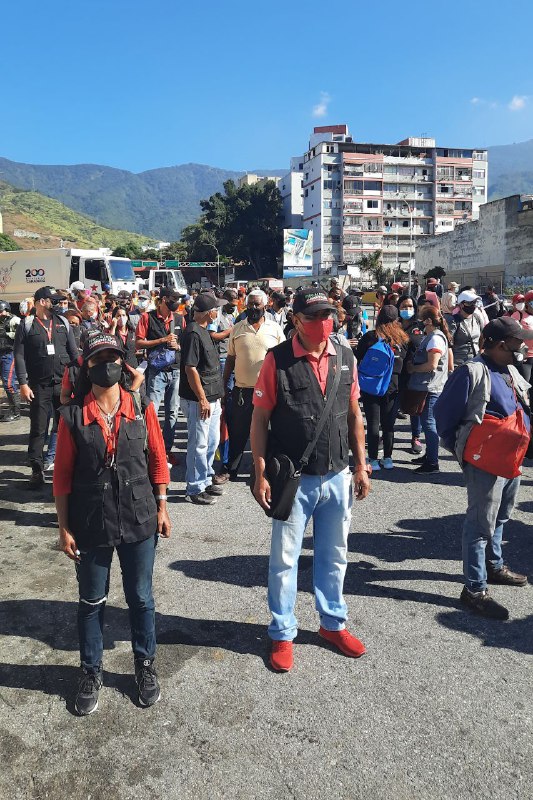 gestionperfecta's tweet photo. Este #8Dic se ha desplegado todo un equipo multidisciplinario en la Avenida Baralt, en el Centro de Caracas, ofreciendo información a los comerciantes acerca de la ordenanza municipal vigente para la gestión y tratamiento integral de residuos y desechos sólidos https://t.co/b0wYSqEQqm