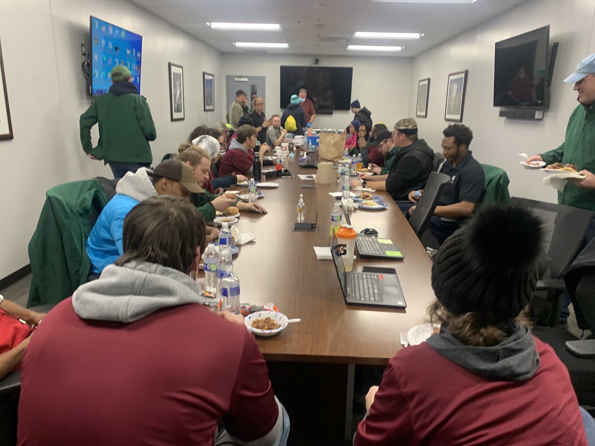 Some front-line supervisor recognition today for the Lenexa preload team.  These all-stars are making things happen on the floor!   #thankyou!   ⁦<a href="/DebMassingill/">Deborah Massingill</a>⁩ ⁦<a href="/CP_UPSers/">Central Plains</a>⁩ ⁦<a href="/UPS/">UPS</a>⁩