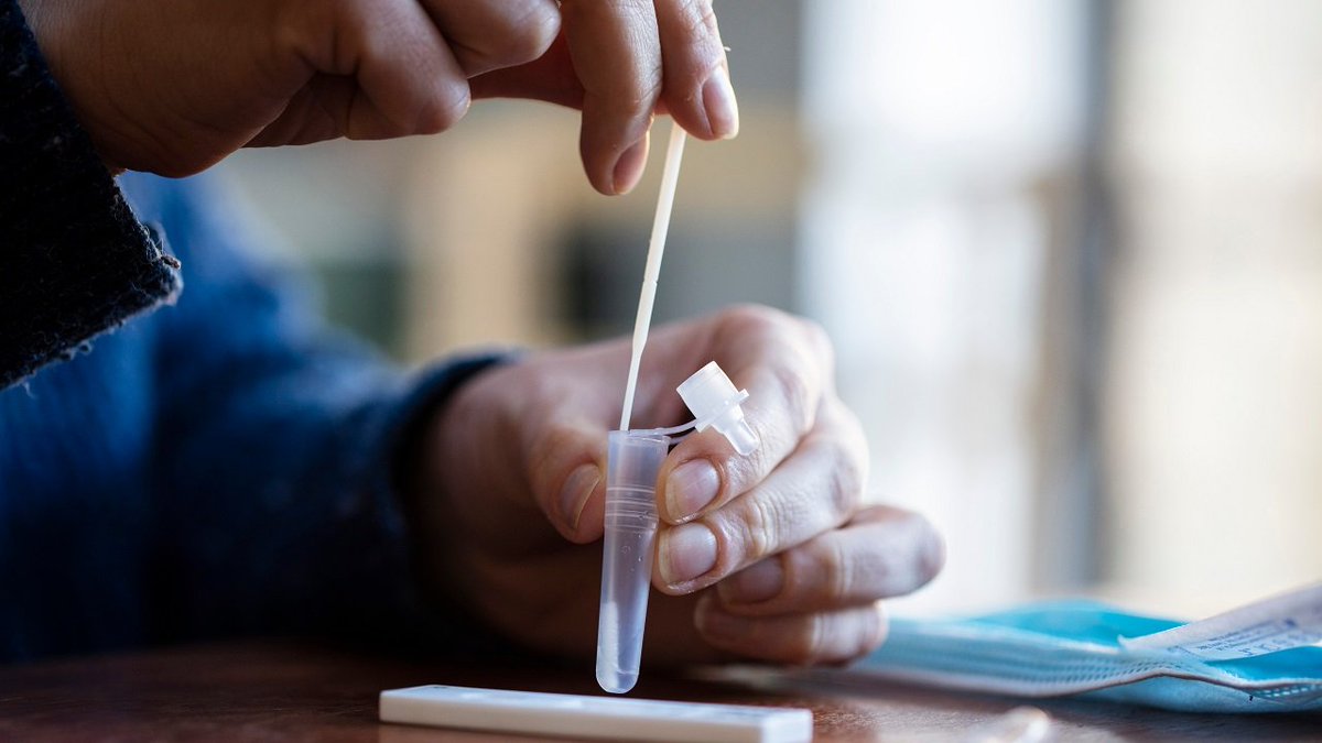 Following positive cases of Omicron, customers and visitors to the Chelmsford High Street branch of <a href="/Specsavers/">Specsavers</a> between the dates of Sunday 21 November and Monday 6 December are advised to take a Covid-19 test as soon as possible 
essex.gov.uk/news/customers…