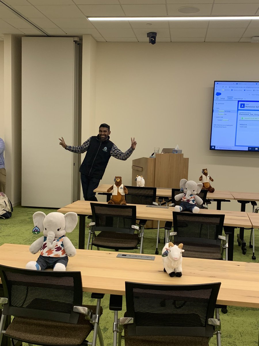 C_MajorForce's tweet photo. Our first in-person customer training event in 21 months!!!   Oh Happy Day!!!  🎉 @amyregmore @nguyencait @WendyBraid https://t.co/Xqriow1qO3