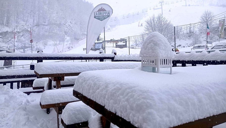 30 cm di #neve fresca oggi ad Artesina!
Impianti e #piste aperte tutti i giorni.
#sciare #inverno #Piemonte