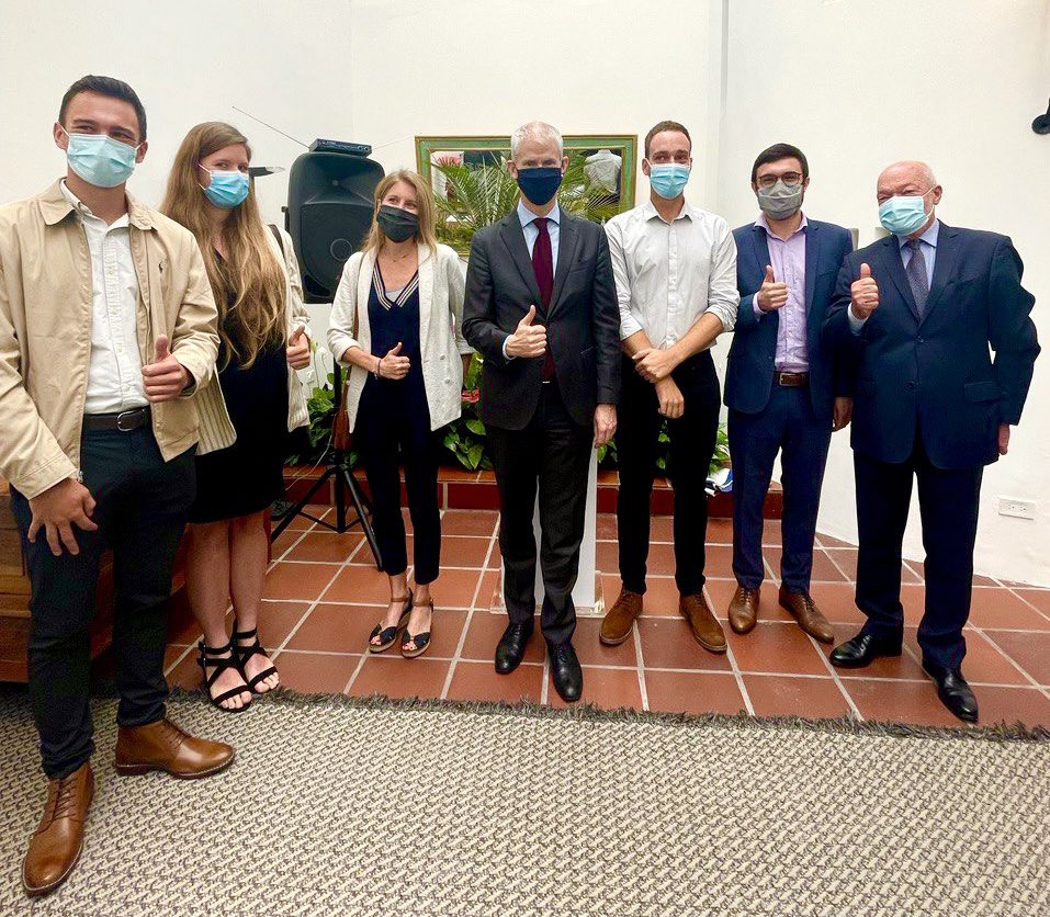 franckriester's tweet photo. À Quito, j’ai échangé avec Aymeric, Marion ou Théo: ils sont tous VIE dans une entreprise en 🇪🇨. C’est une expérience unique et une ouverture sur le monde. @bachysoletanche, @icam_fr, @OI_Eau ont fait le choix de la jeunesse: faites comme elles, pariez sur l’avenir ! https://t.co/V5APE2m7hl