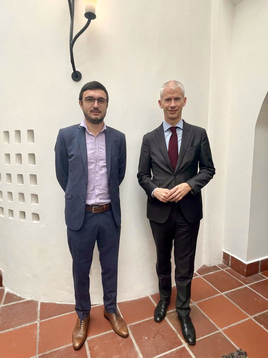franckriester's tweet photo. À Quito, j’ai échangé avec Aymeric, Marion ou Théo: ils sont tous VIE dans une entreprise en 🇪🇨. C’est une expérience unique et une ouverture sur le monde. @bachysoletanche, @icam_fr, @OI_Eau ont fait le choix de la jeunesse: faites comme elles, pariez sur l’avenir ! https://t.co/V5APE2m7hl