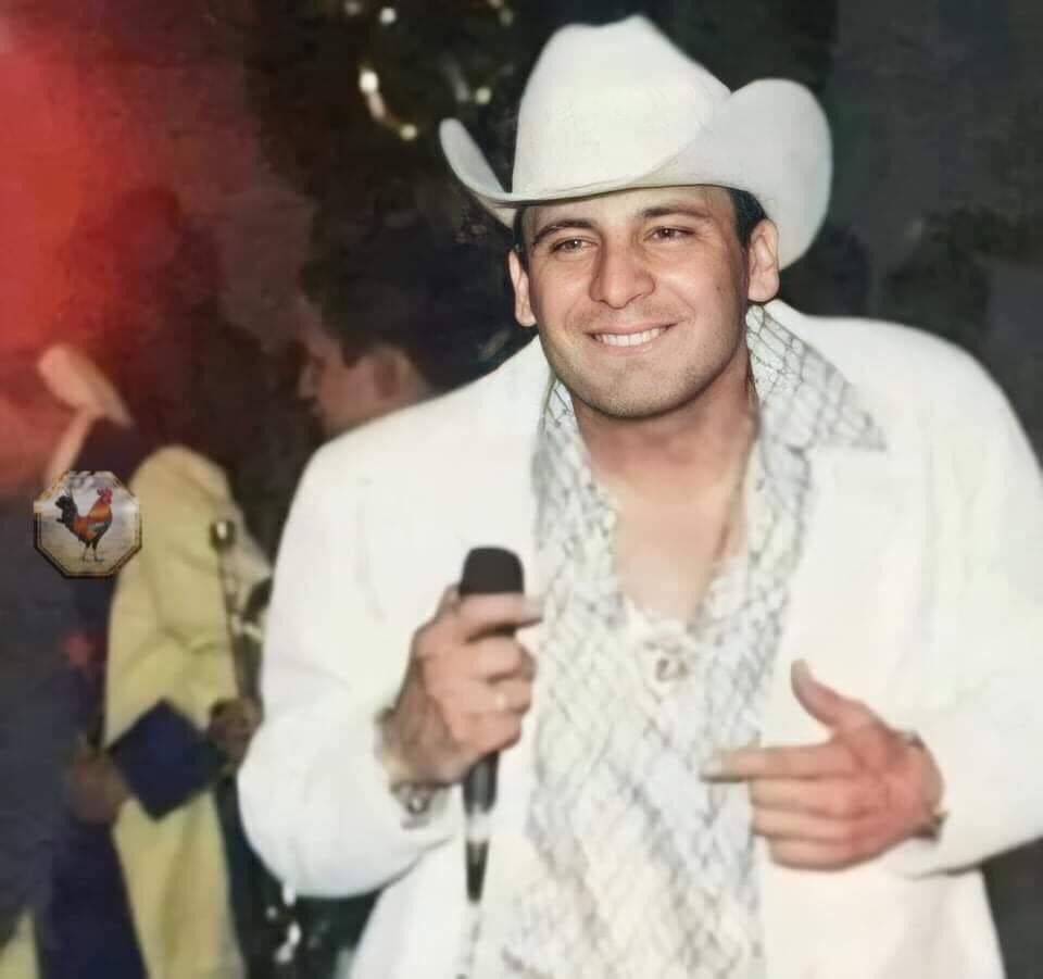 *Suena la Yaquesita*

Yo: