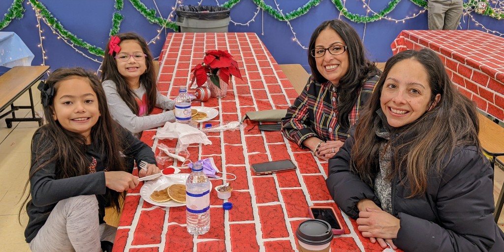 downtownwo's tweet image. Thank you to everyone who joined us for the Holiday Character Breakfast, trolley tours and pictures with Santa this past weekend! We loved getting the chance to celebrate the holiday season with you. #DowntownWO #CharacterBreakfast #HolidayHappenings #WestOrangeNJ