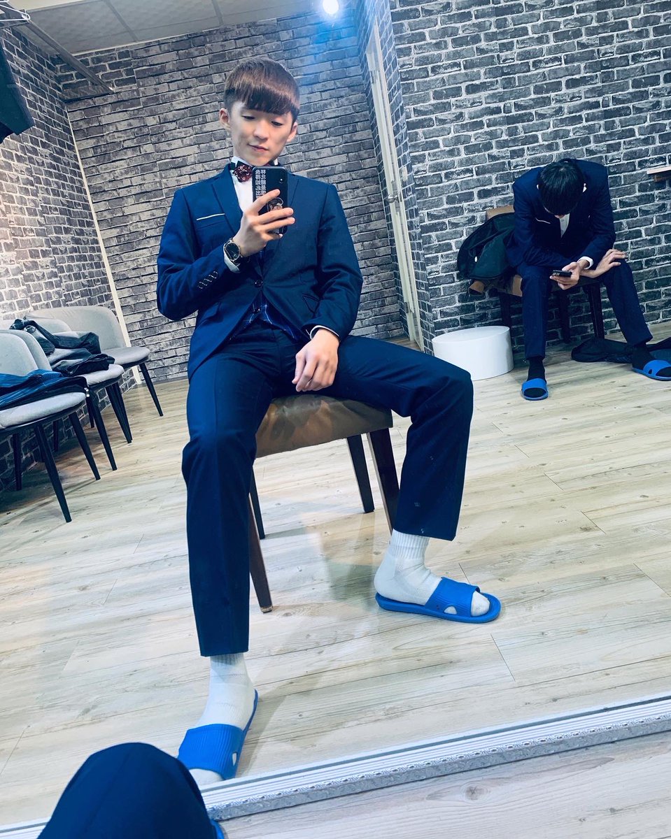 Kaylovepolo's tweet photo. 其實蠻愛穿西裝的自己😚 https://t.co/X7oCTg8qv7